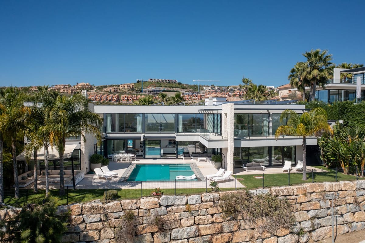 5 bedroom Villa For Sale