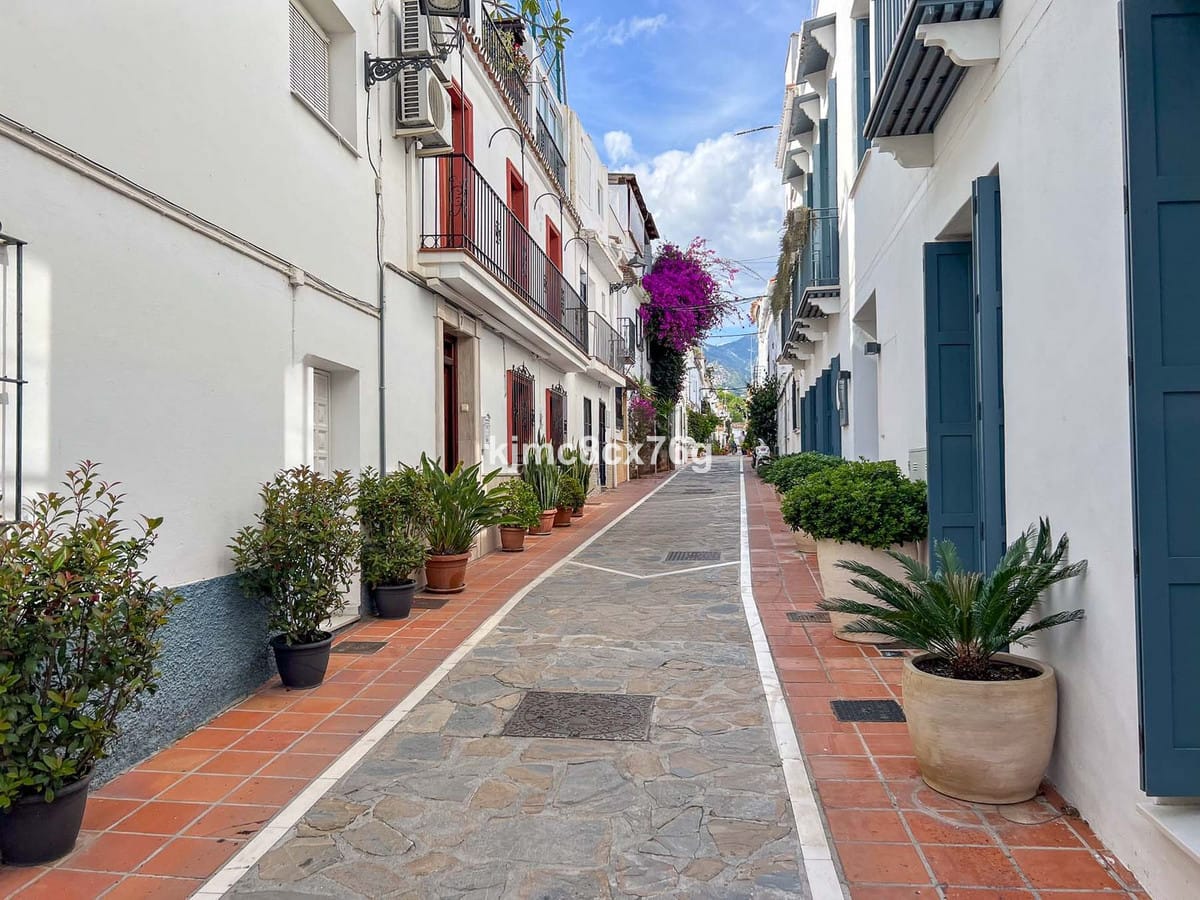 5 bedroom Villa For Sale
