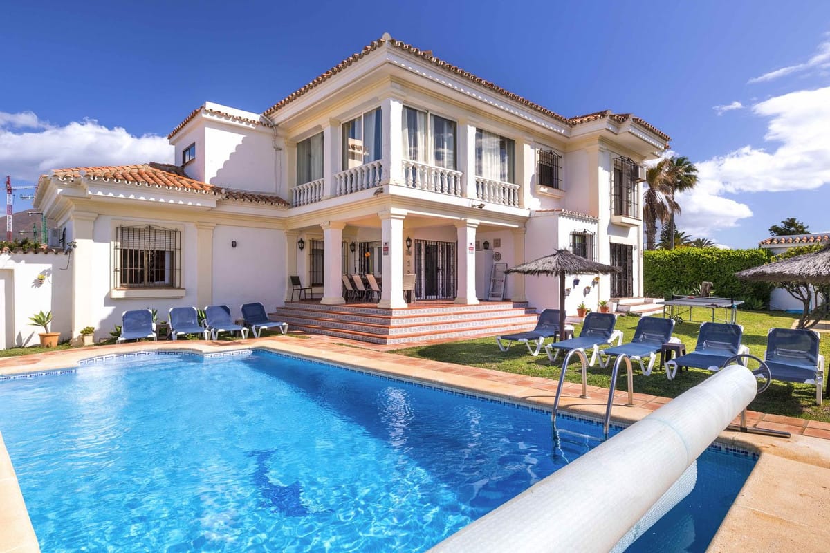 5 bedroom Villa For Sale