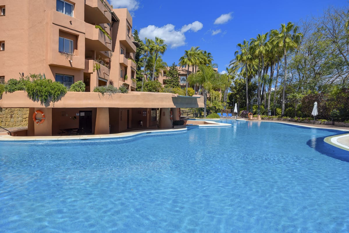 4 bedroom Apartment For Sale