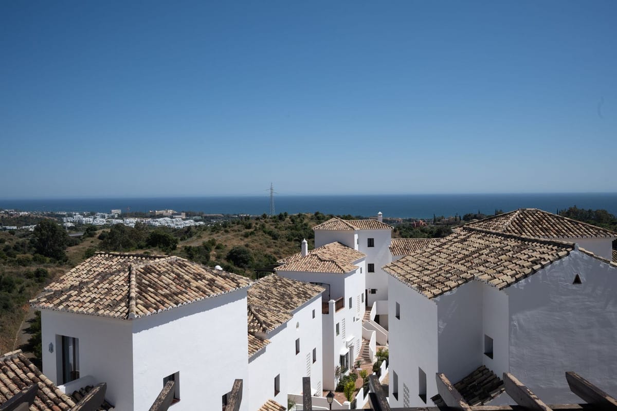 3 bedroom Apartment For Sale