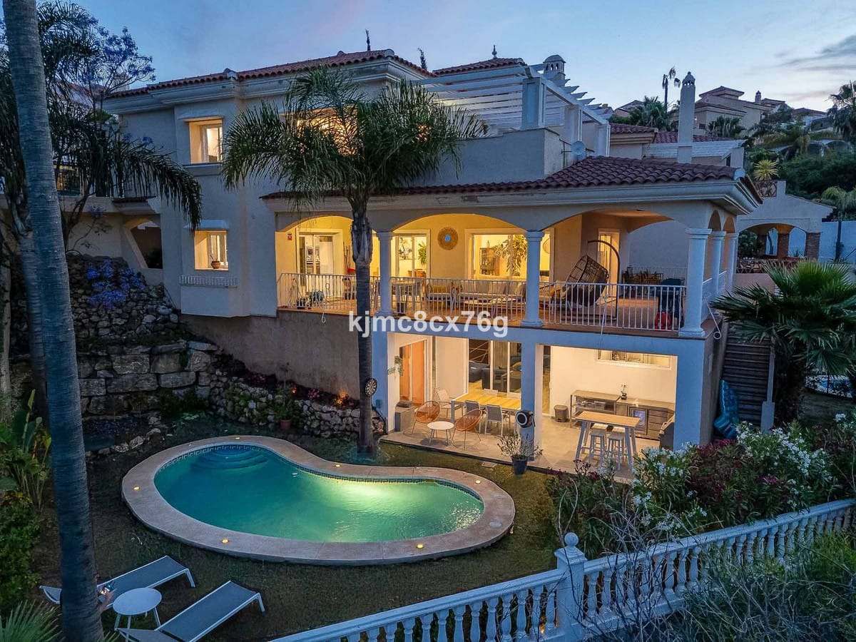 6 bedroom Villa For Sale