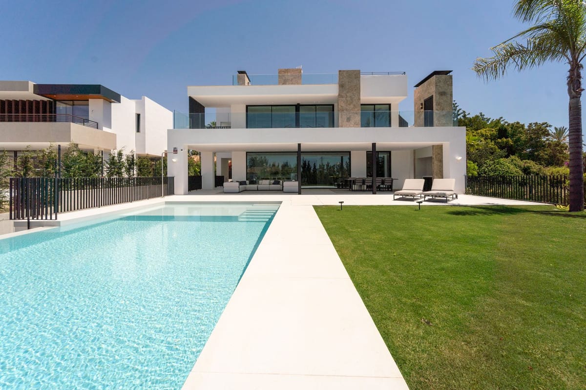 5 bedroom Villa For Sale