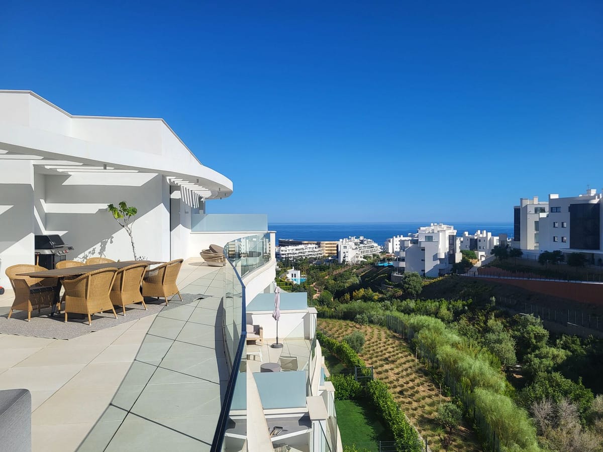 3 bedroom Apartment For Sale