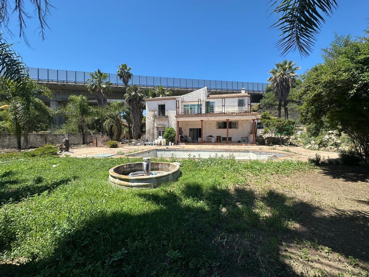 7 bedroom Villa For Sale
