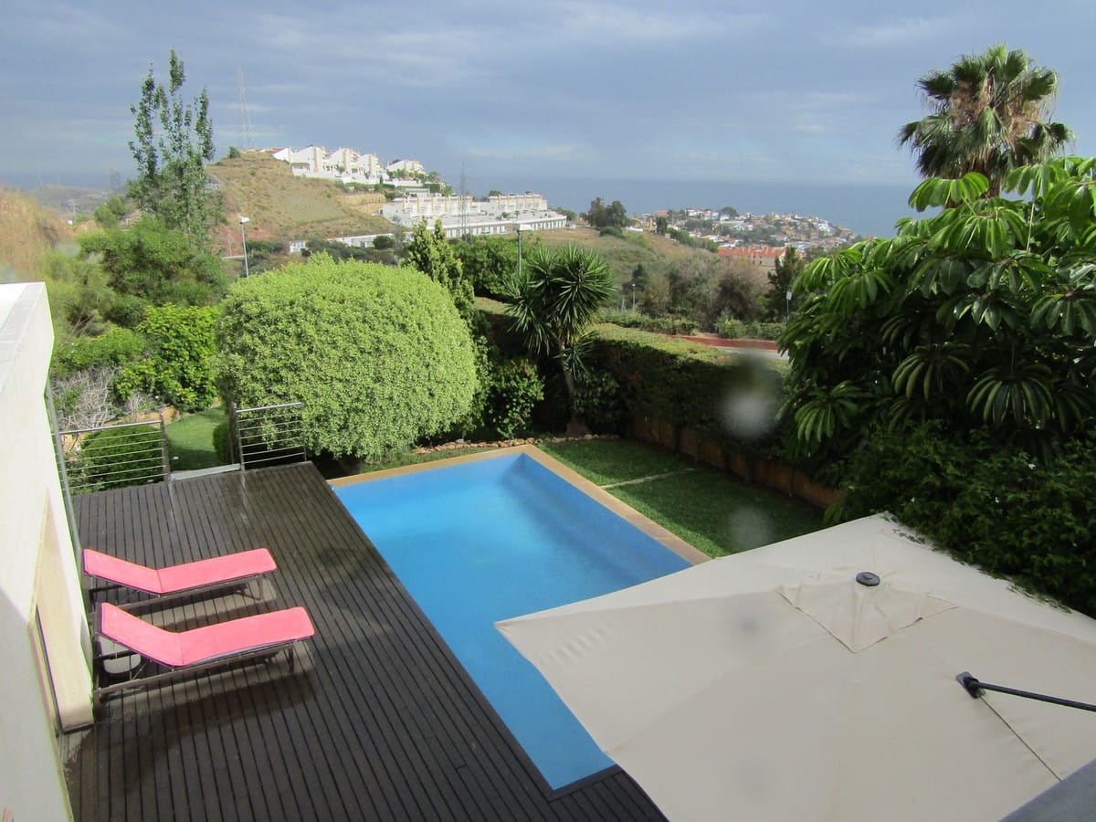 6 bedroom Villa For Sale