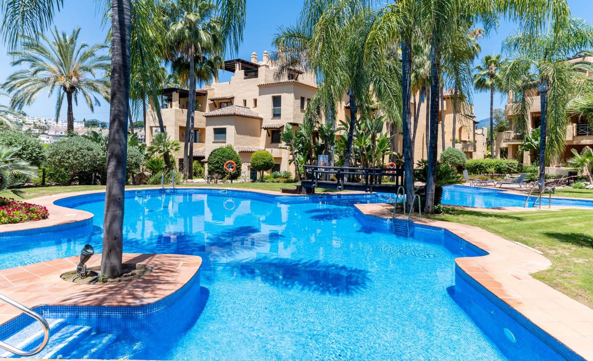 3 bedroom Apartment For Sale