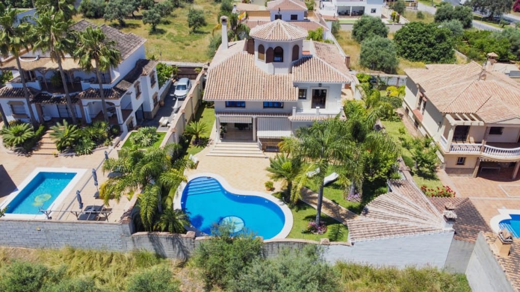 6 bedroom Villa For Sale