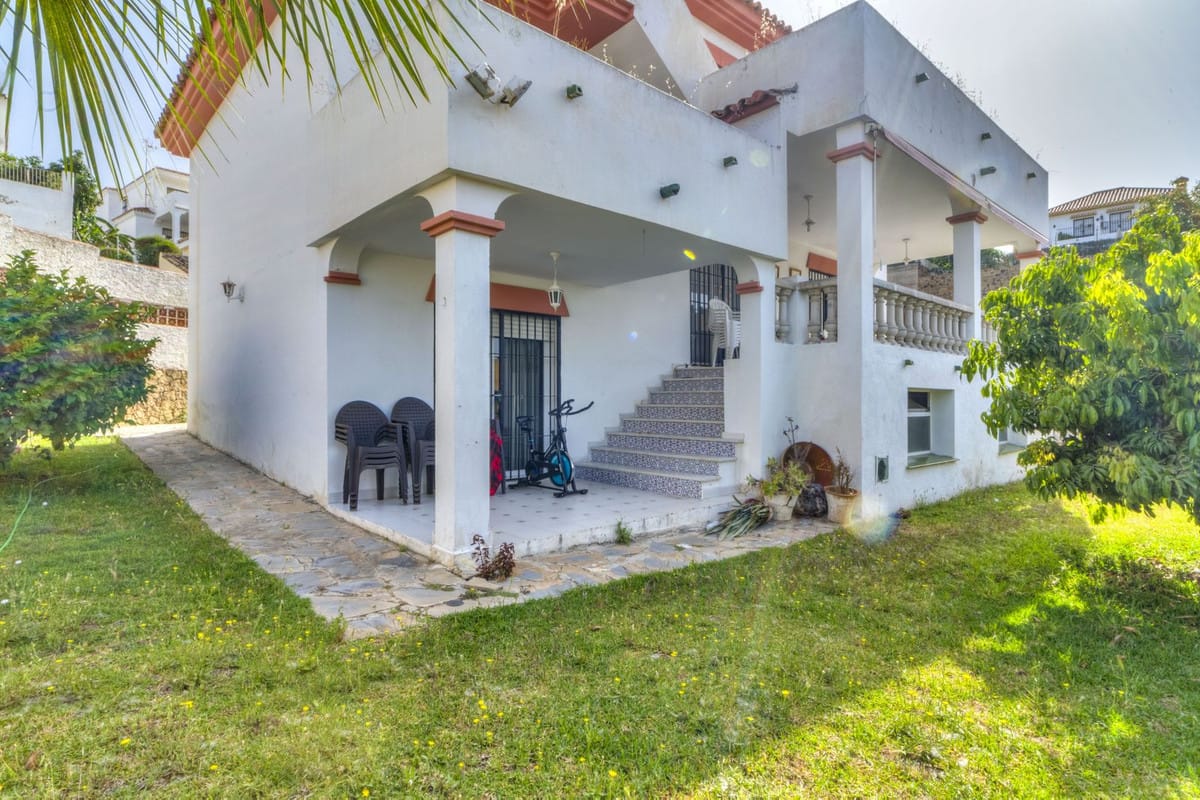 5 bedroom Villa For Sale
