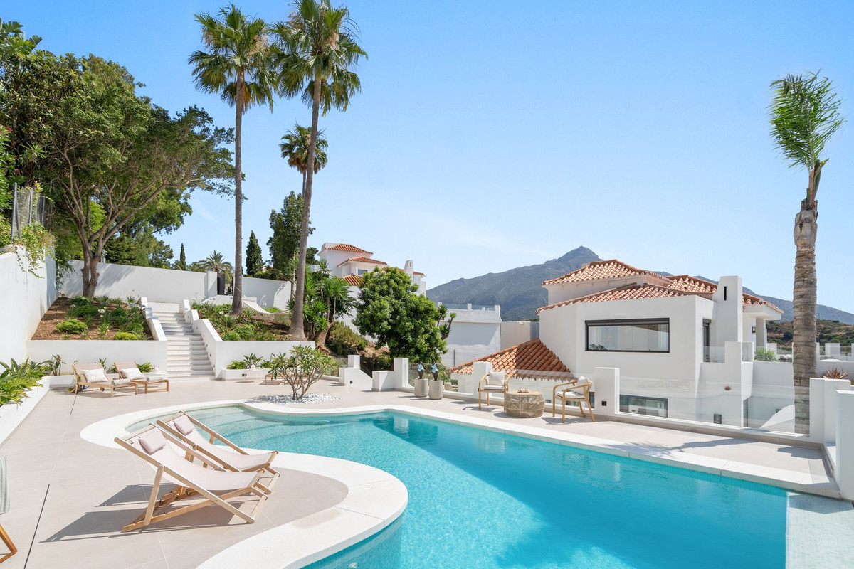5 bedroom Villa For Sale