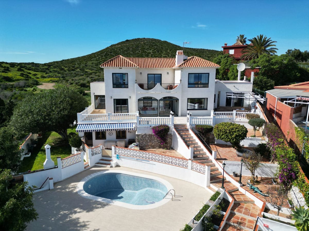 6 bedroom Villa For Sale