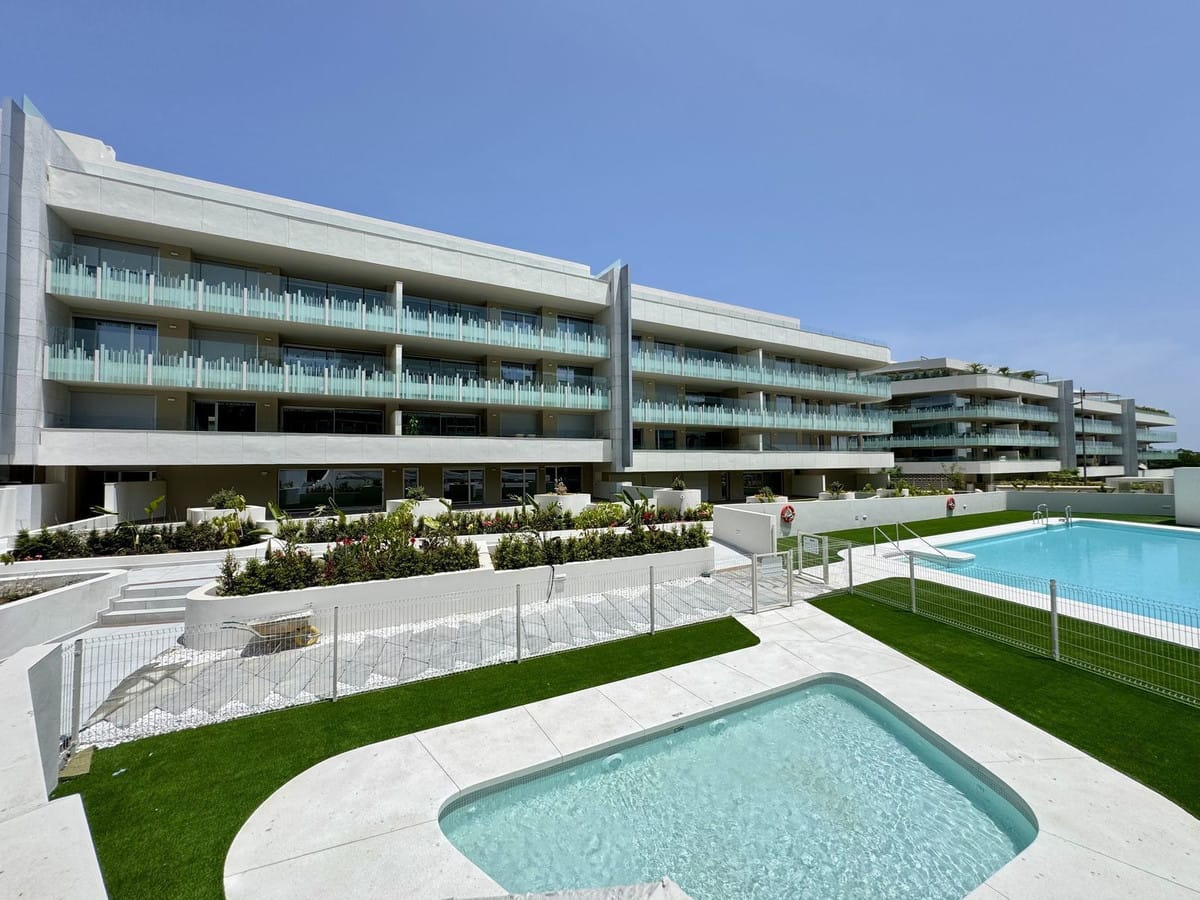 3 bedroom Apartment For Sale