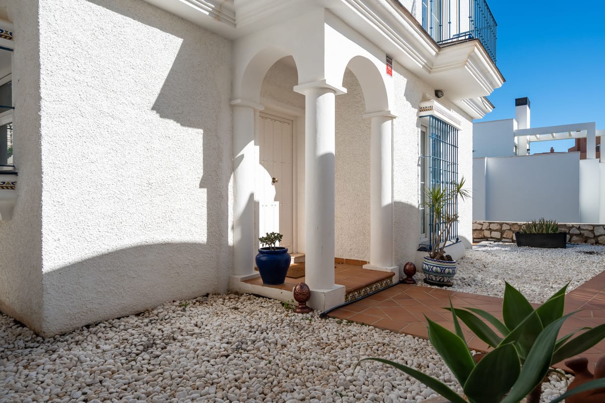 5 bedroom Villa For Sale