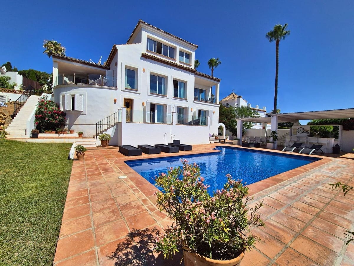 5 bedroom Villa For Sale