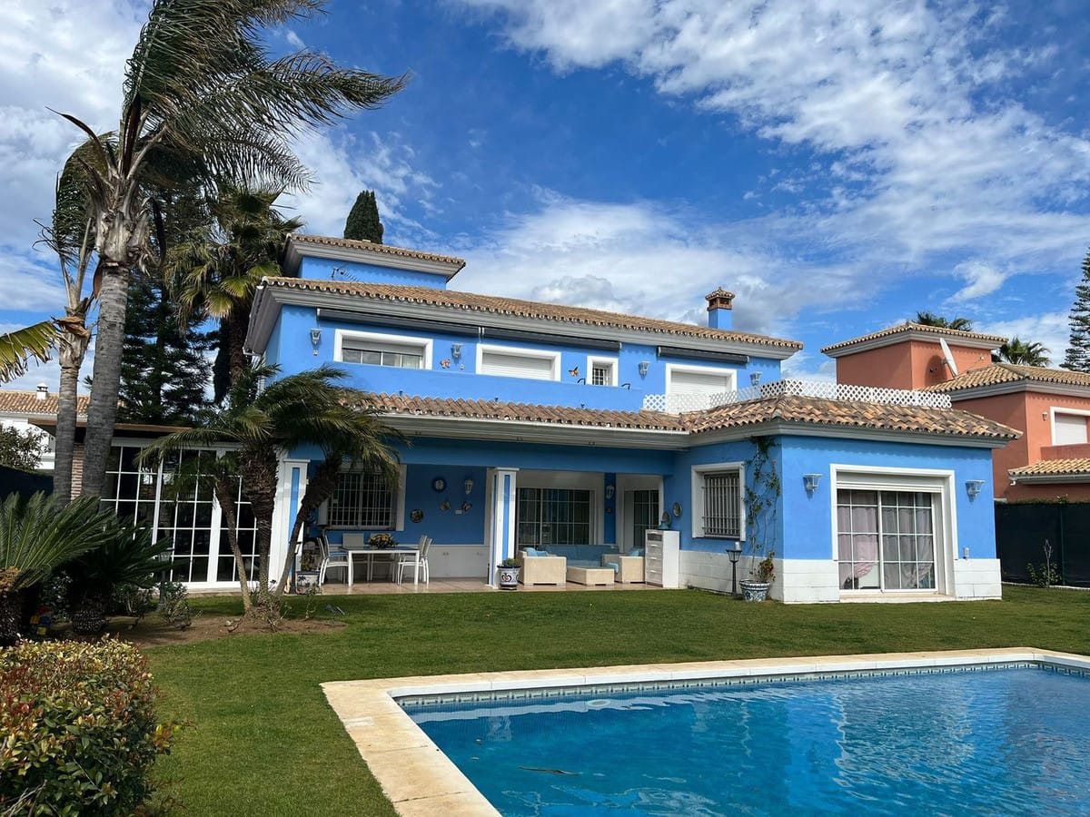 5 bedroom Villa For Sale