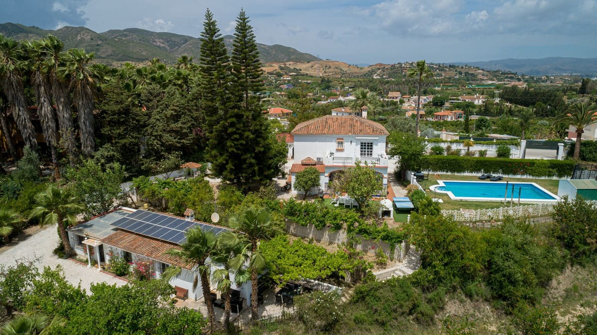 6 bedroom Villa For Sale