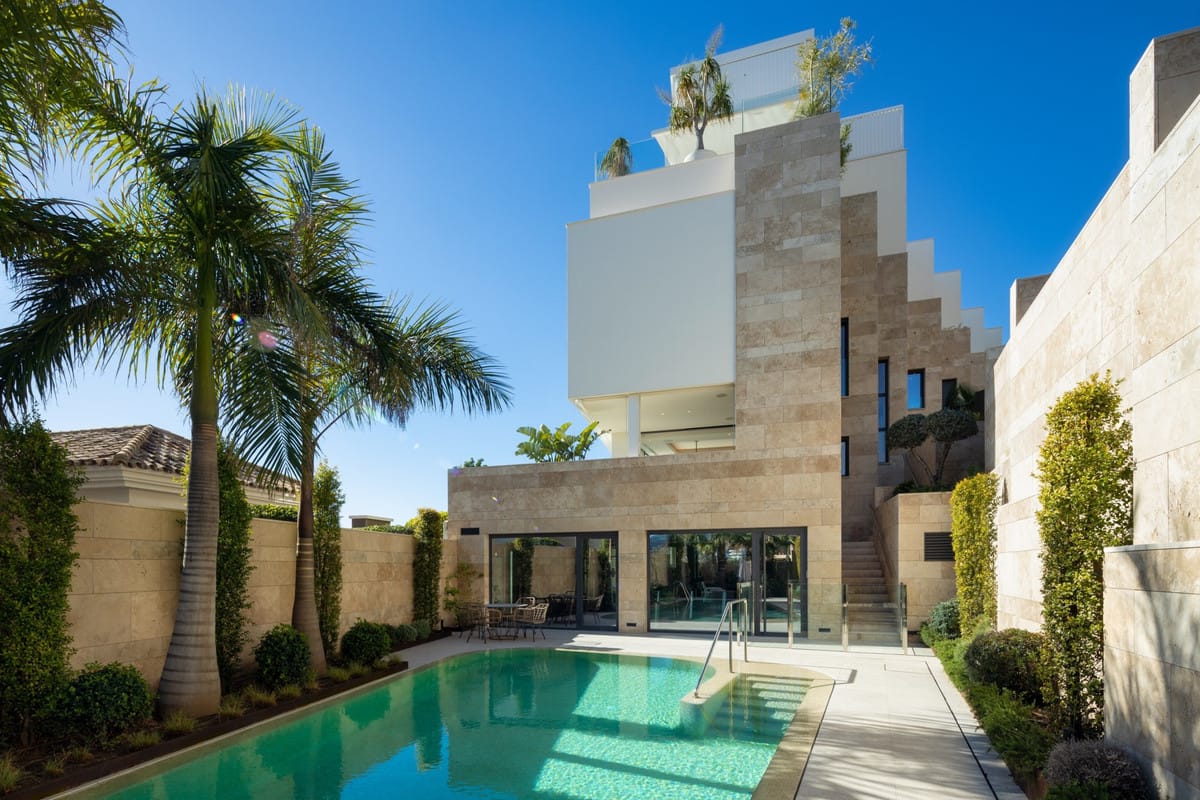 3 bedroom Apartment For Sale