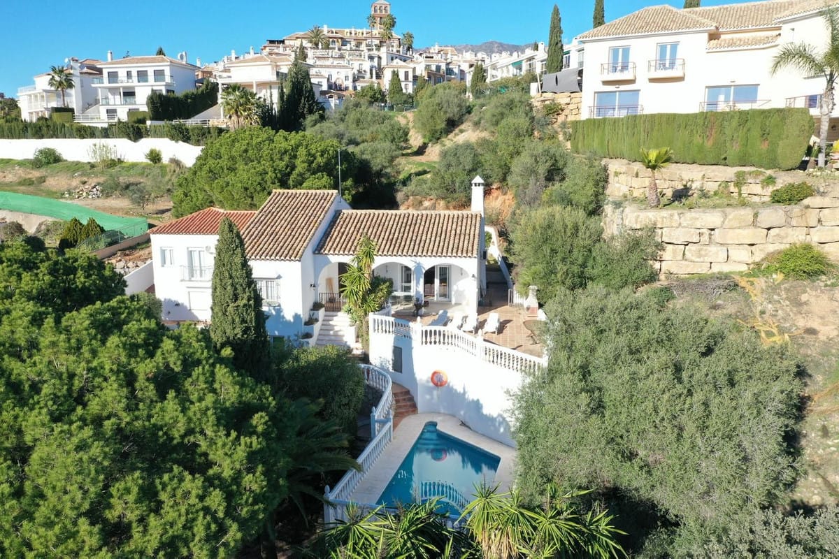 5 bedroom Villa For Sale