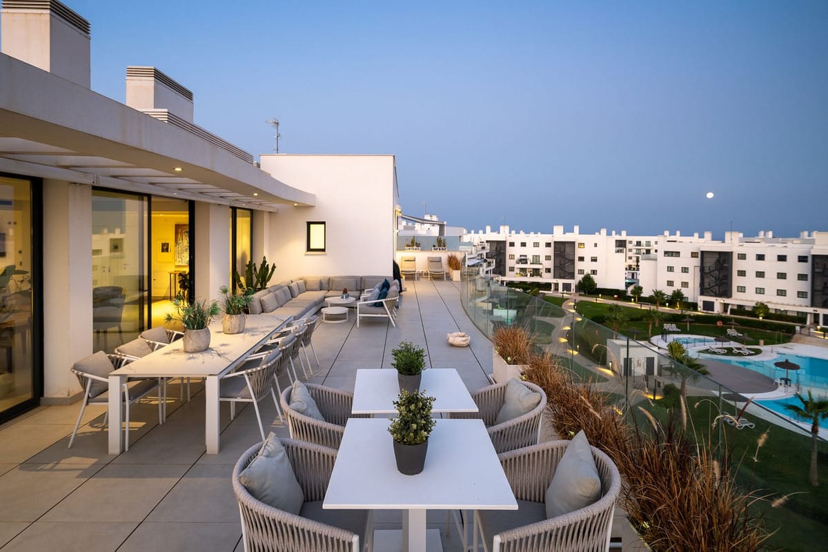 3 bedroom Apartment For Sale