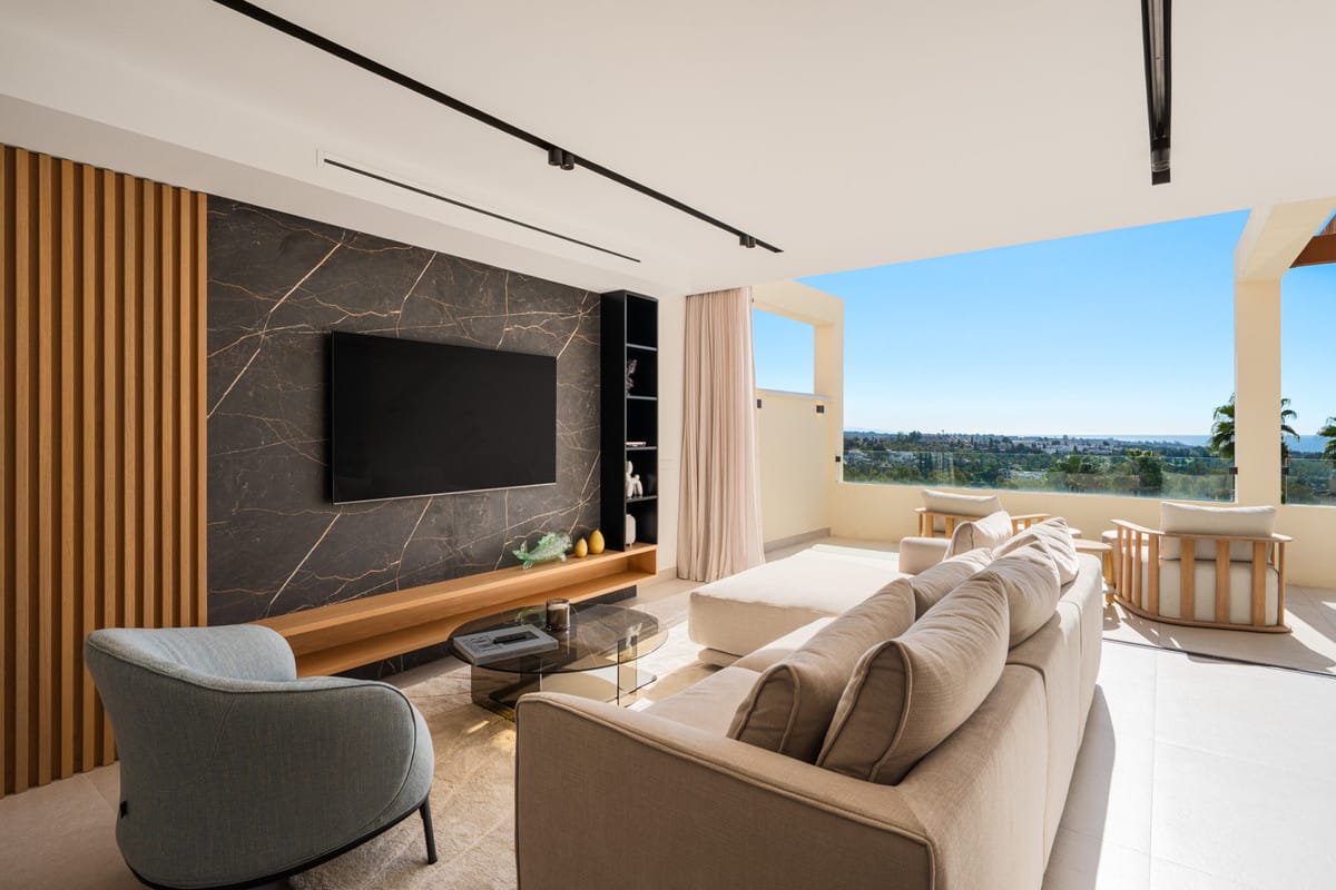 3 bedroom Apartment For Sale