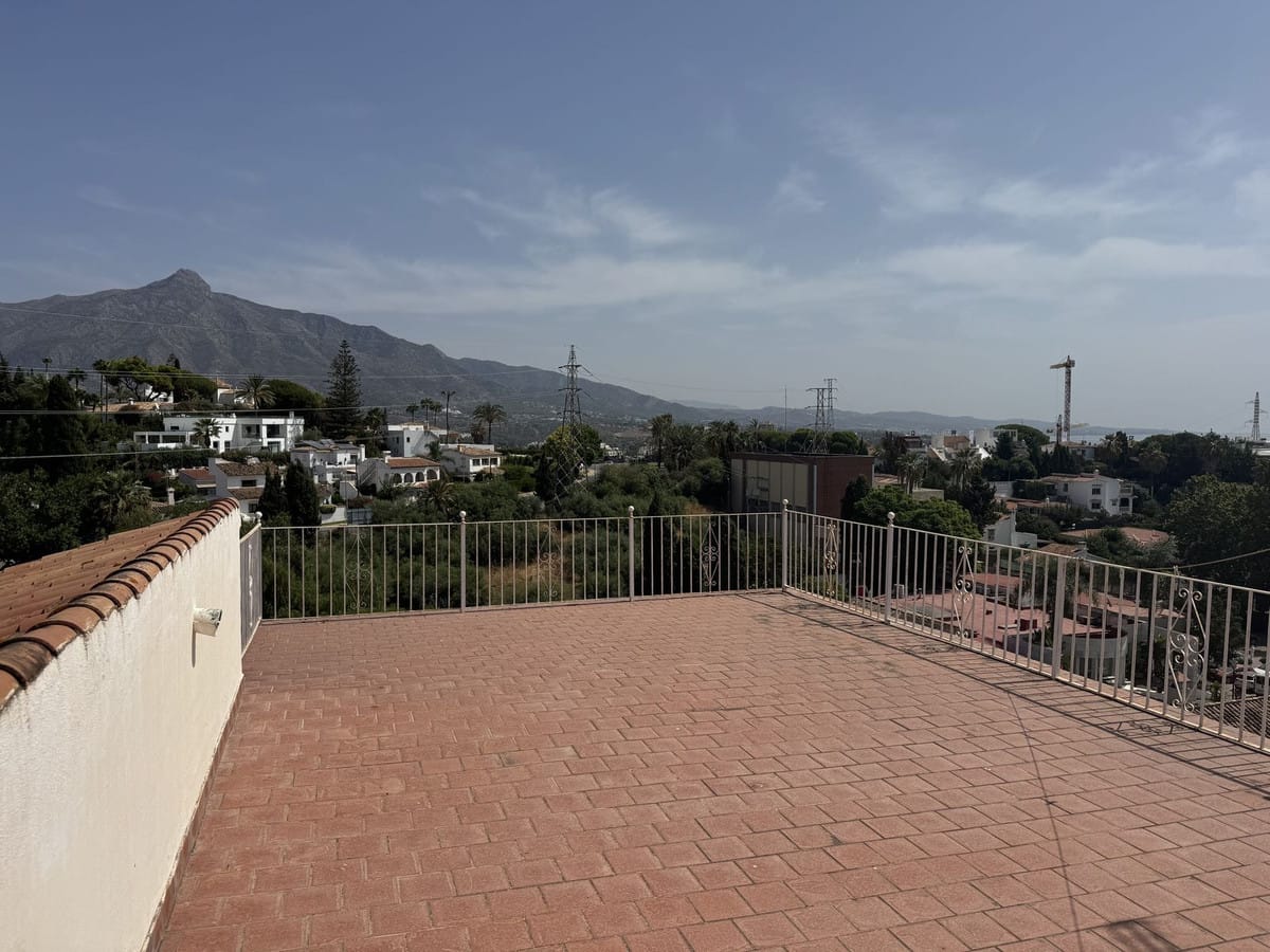 6 bedroom Villa For Sale