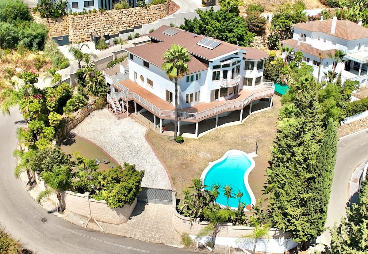 5 bedroom Villa For Sale