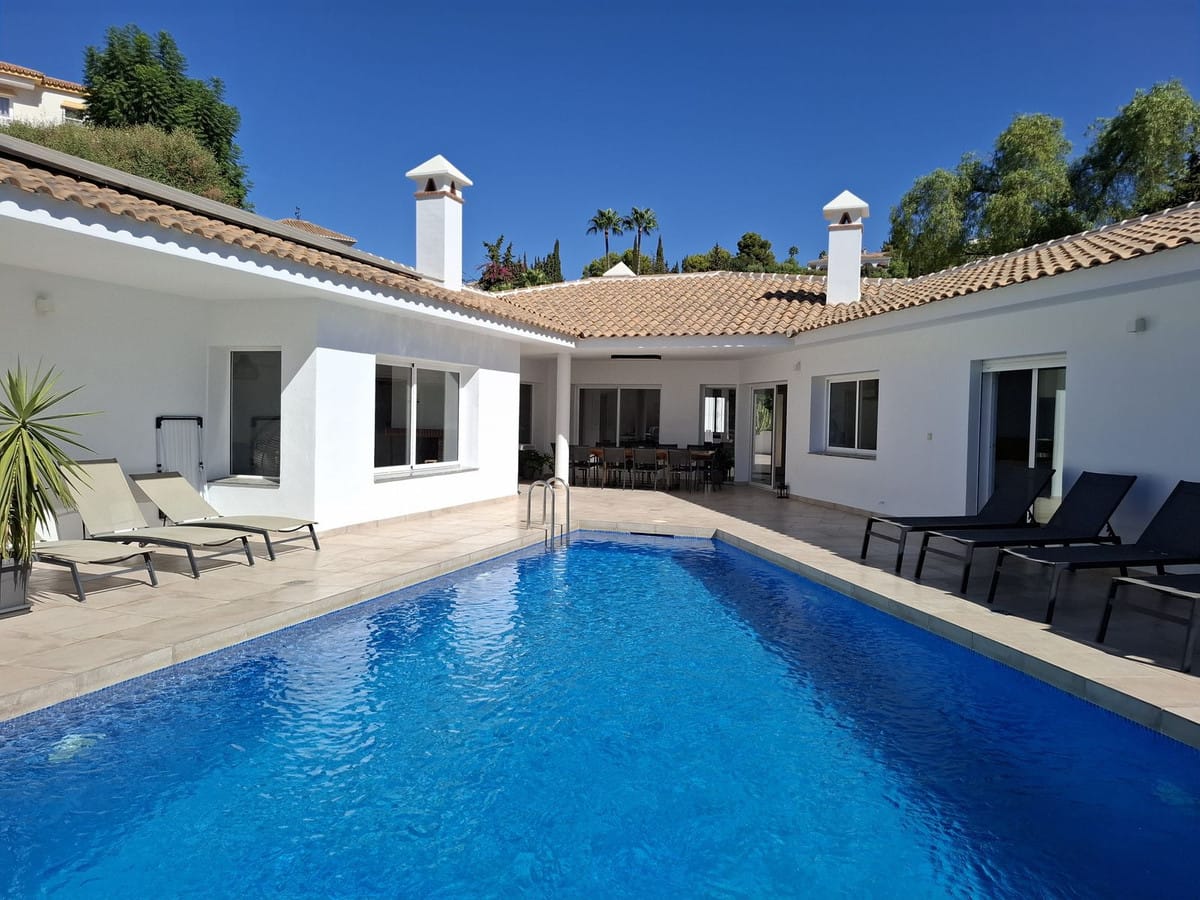 5 bedroom Villa For Sale