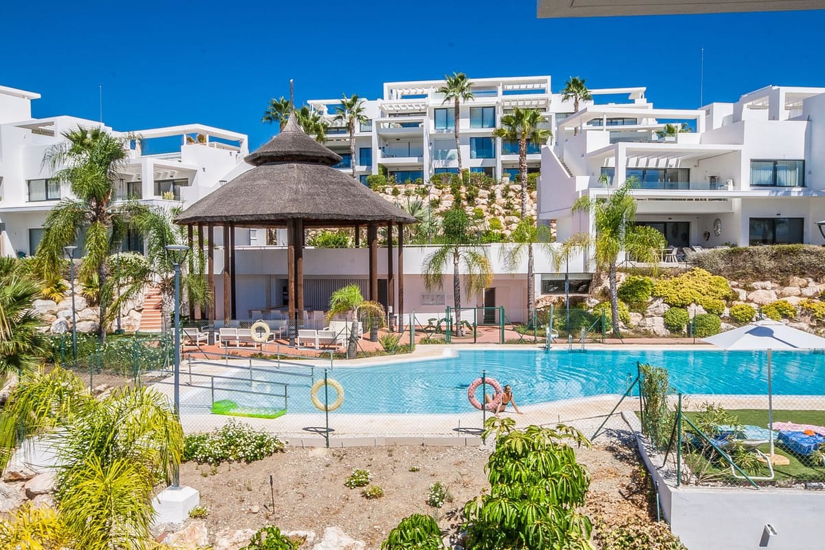 3 bedroom Apartment For Sale