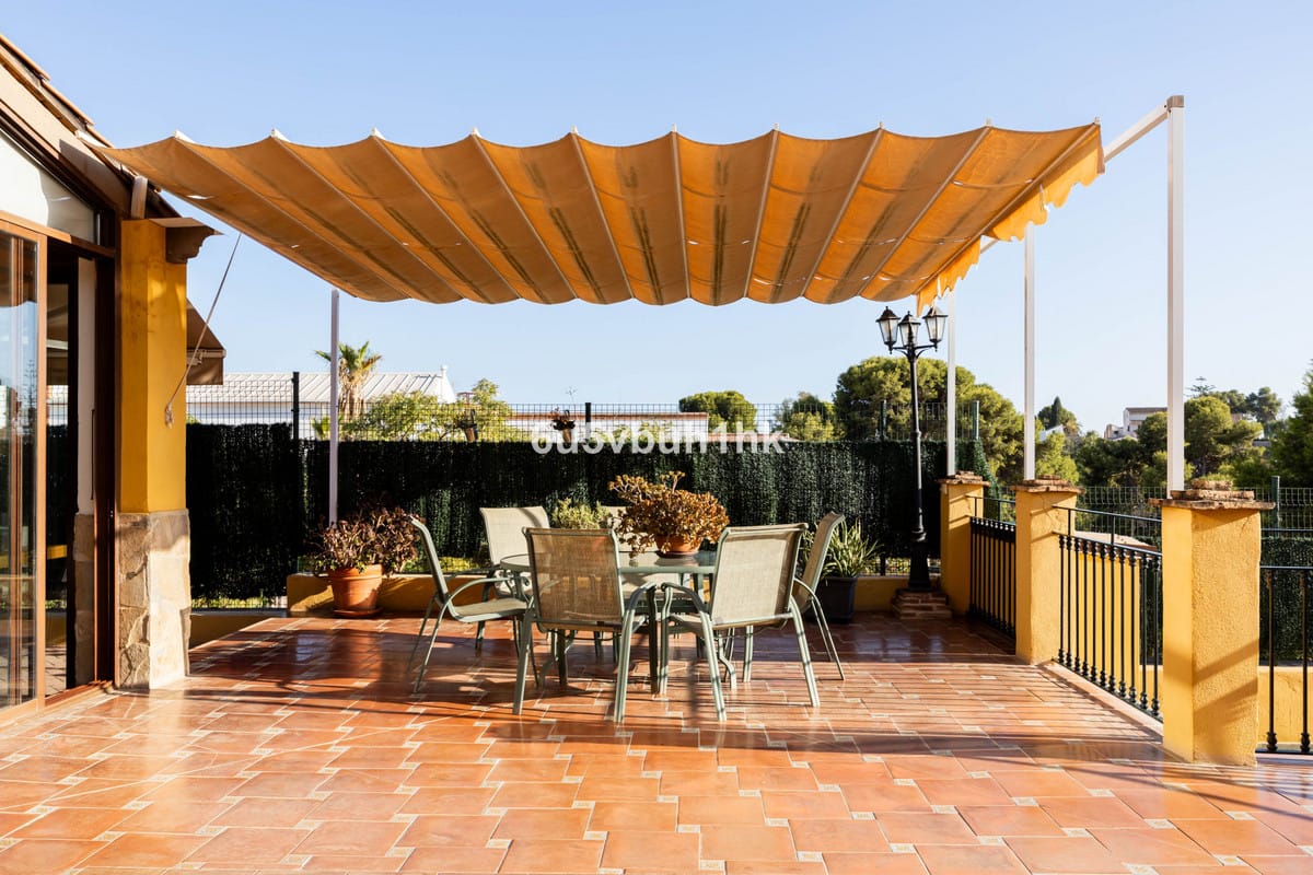 5 bedroom Villa For Sale