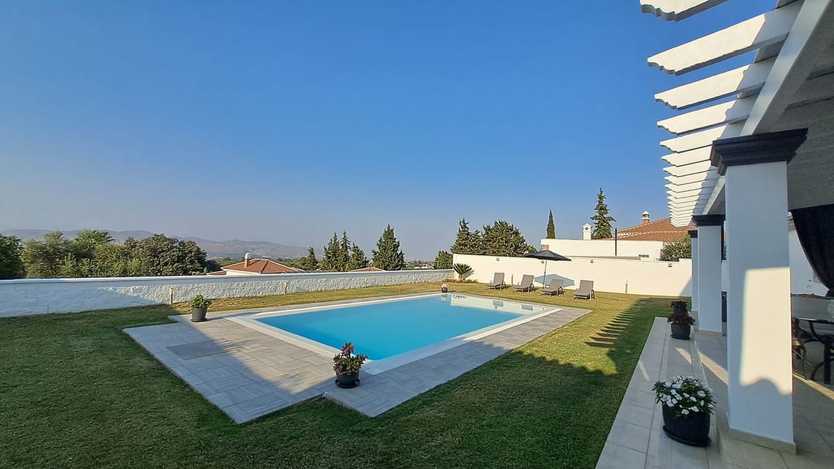 5 bedroom Villa For Sale