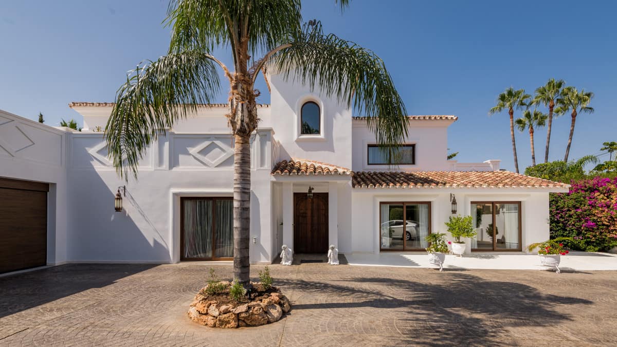 5 bedroom Villa For Sale
