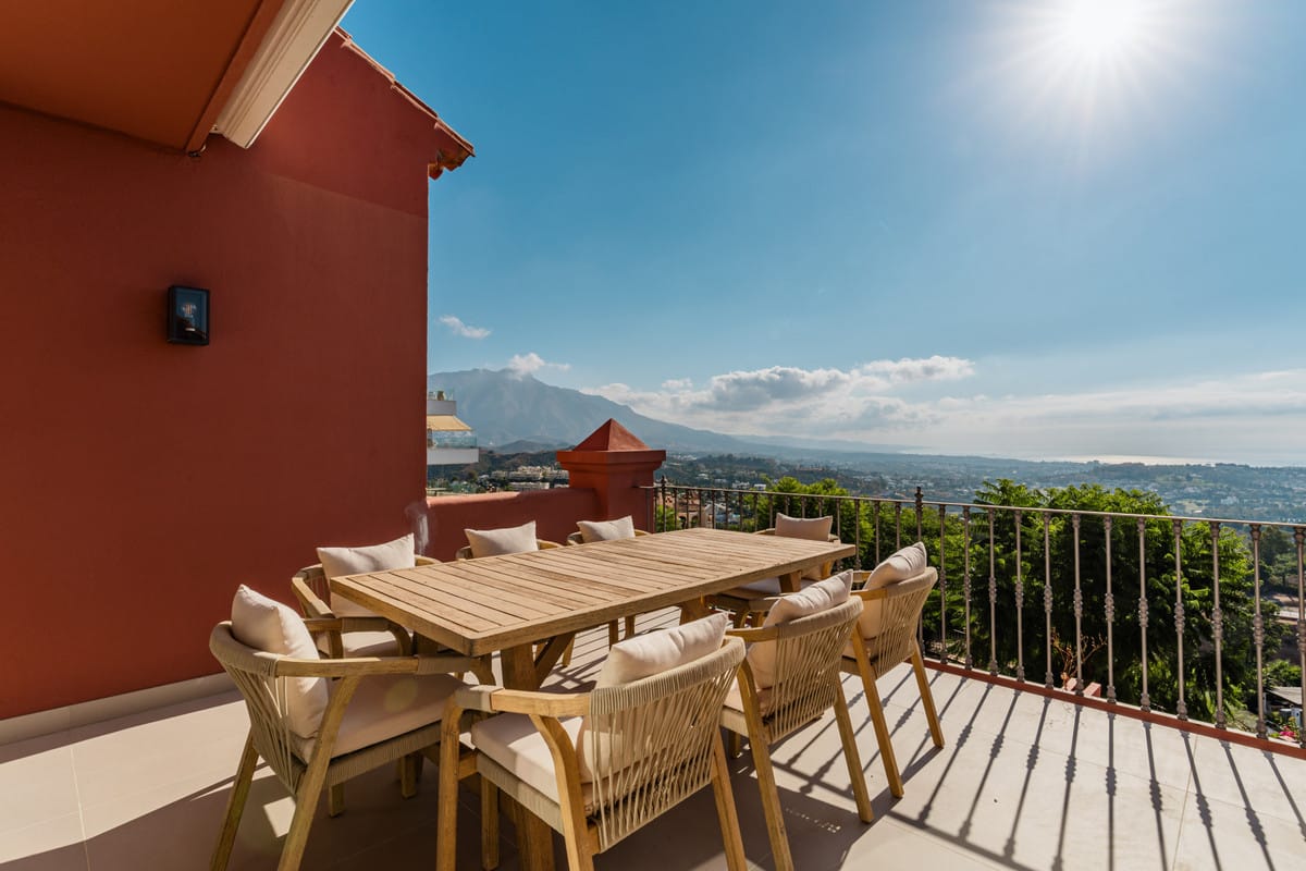 4 bedroom Apartment For Sale
