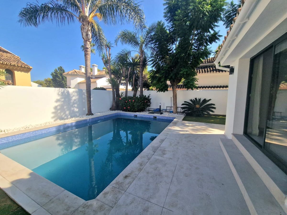 5 bedroom Villa For Sale