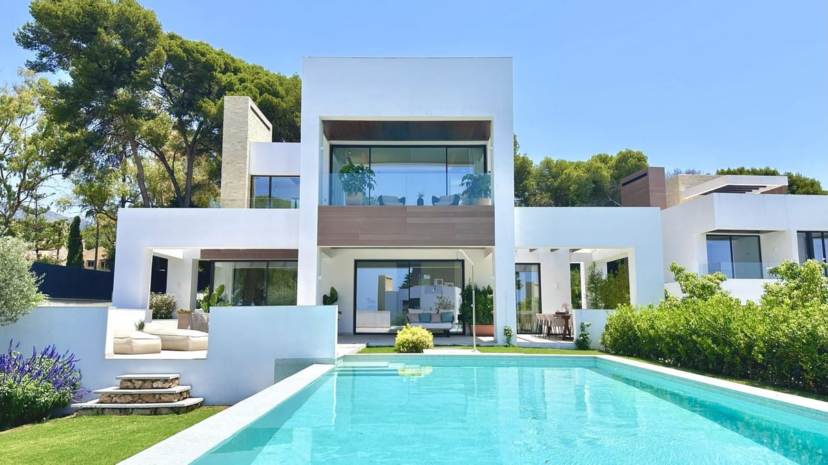 5 bedroom Villa For Sale