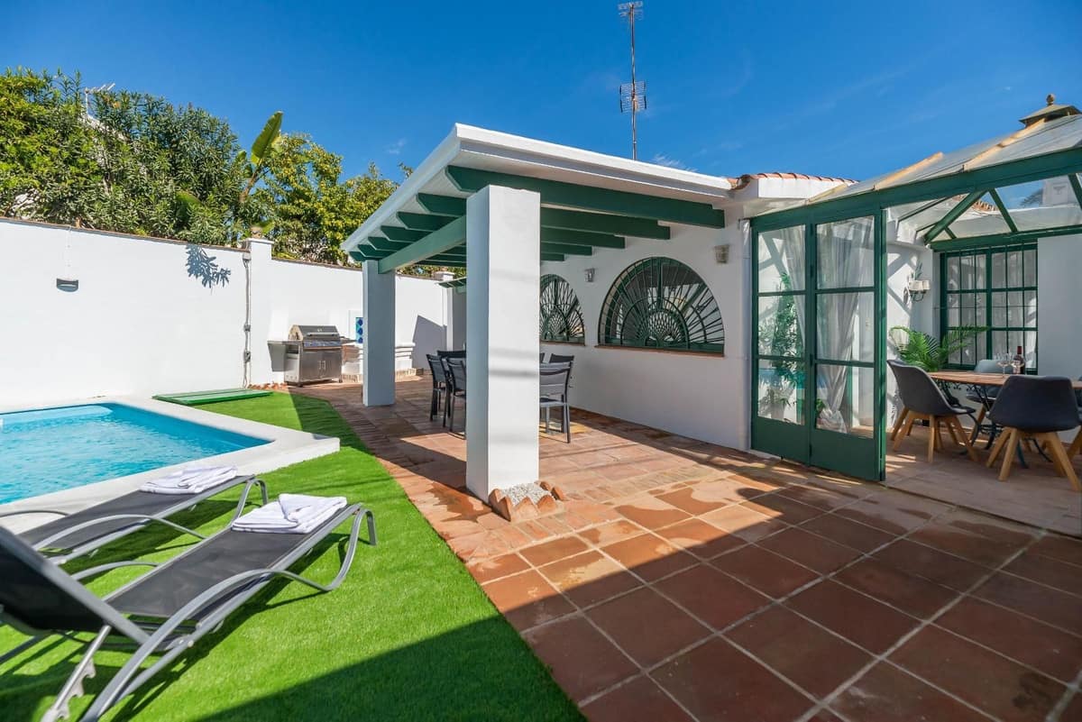 5 bedroom Villa For Sale