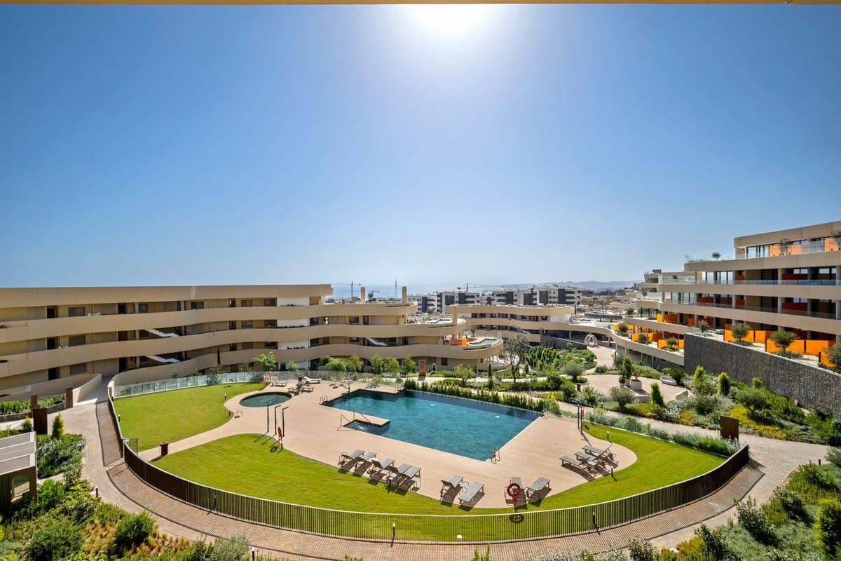 3 bedroom Apartment For Sale