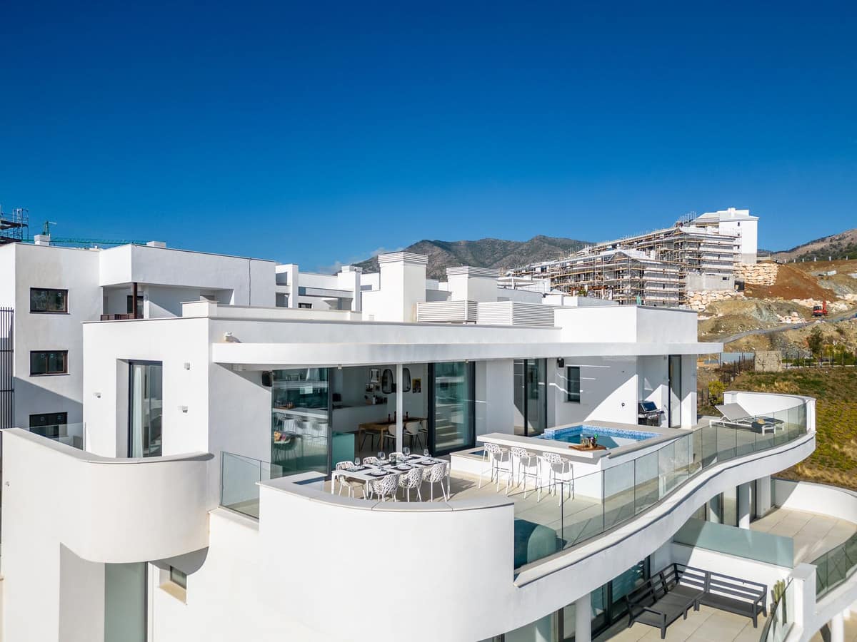 3 bedroom Apartment For Sale