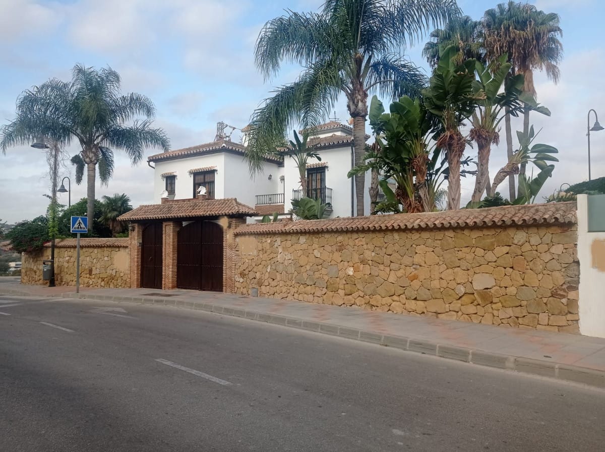 5 bedroom Villa For Sale