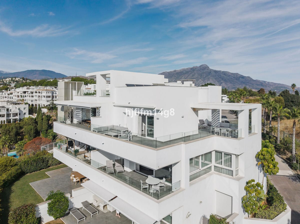 3 bedroom Apartment For Sale