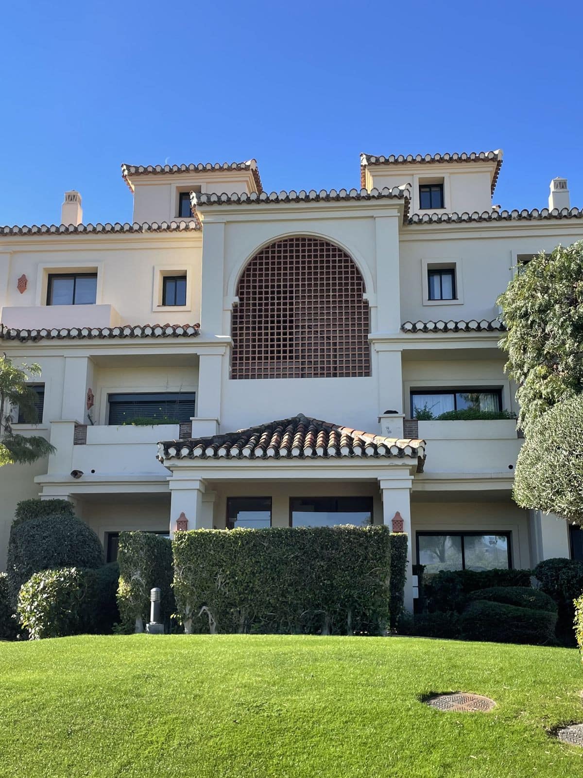 3 bedroom Apartment For Sale