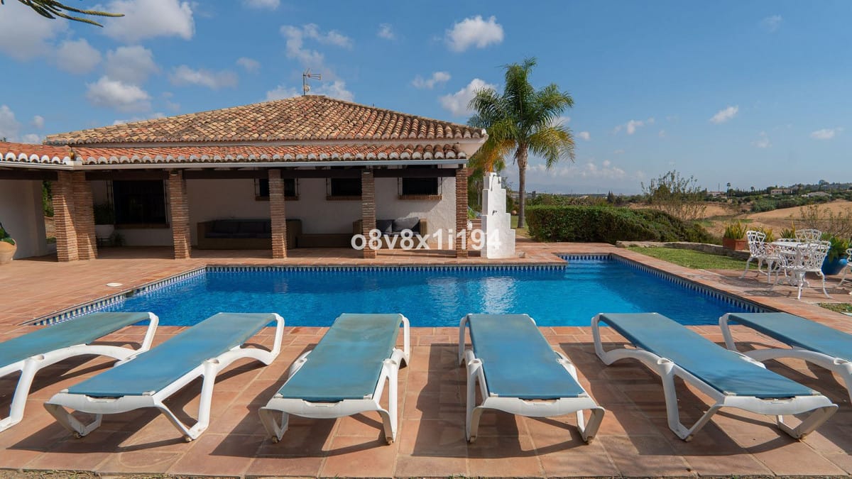 4 bedroom Villa For Sale
