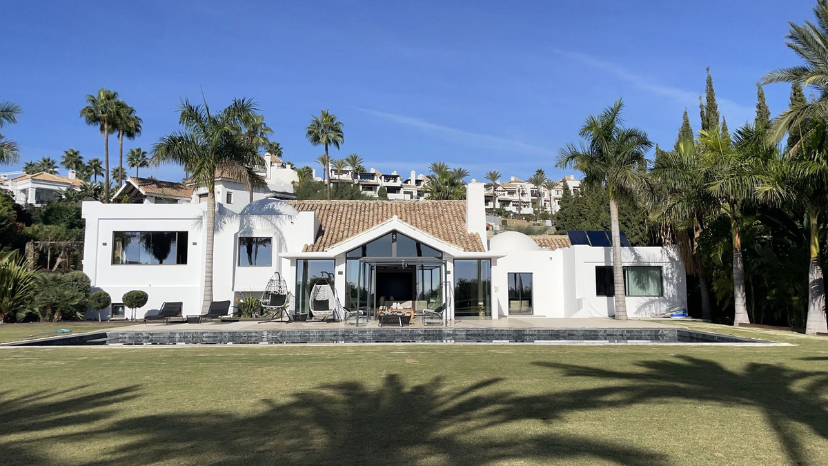 5 bedroom Villa For Sale