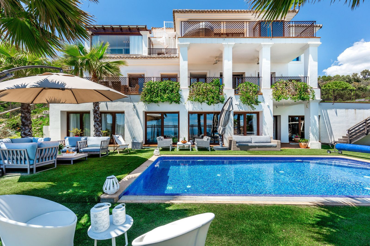 5 bedroom Villa For Sale