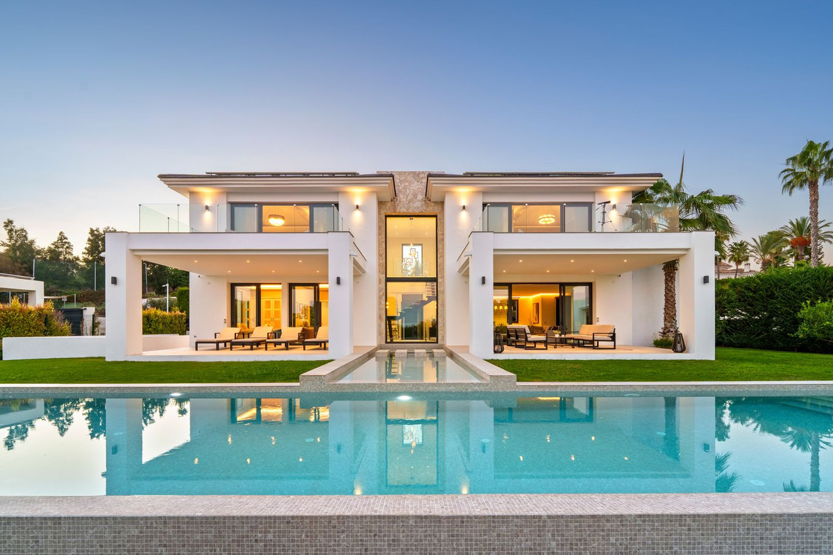 6 bedroom Villa For Sale
