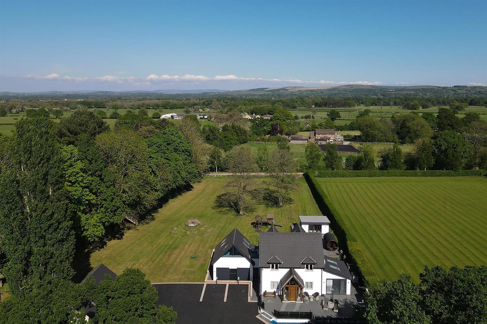 5 bedroom Cottage For Sale