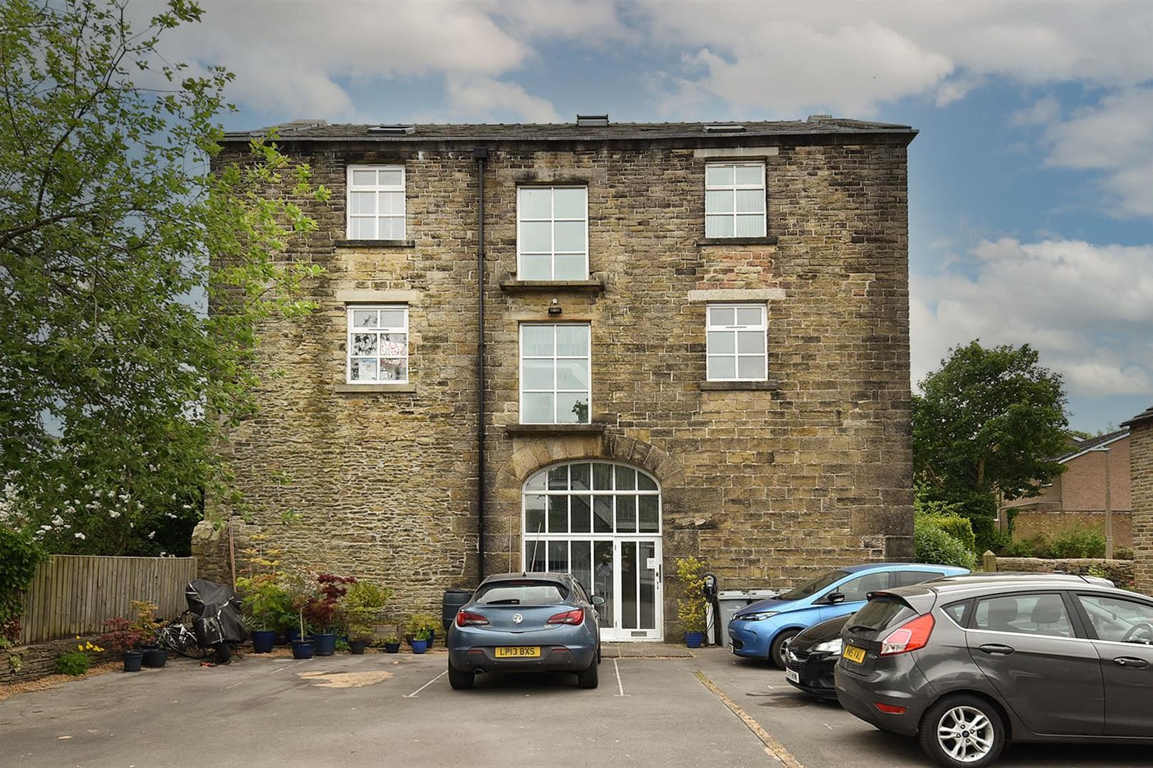 1 bedroom Apartment For Sale