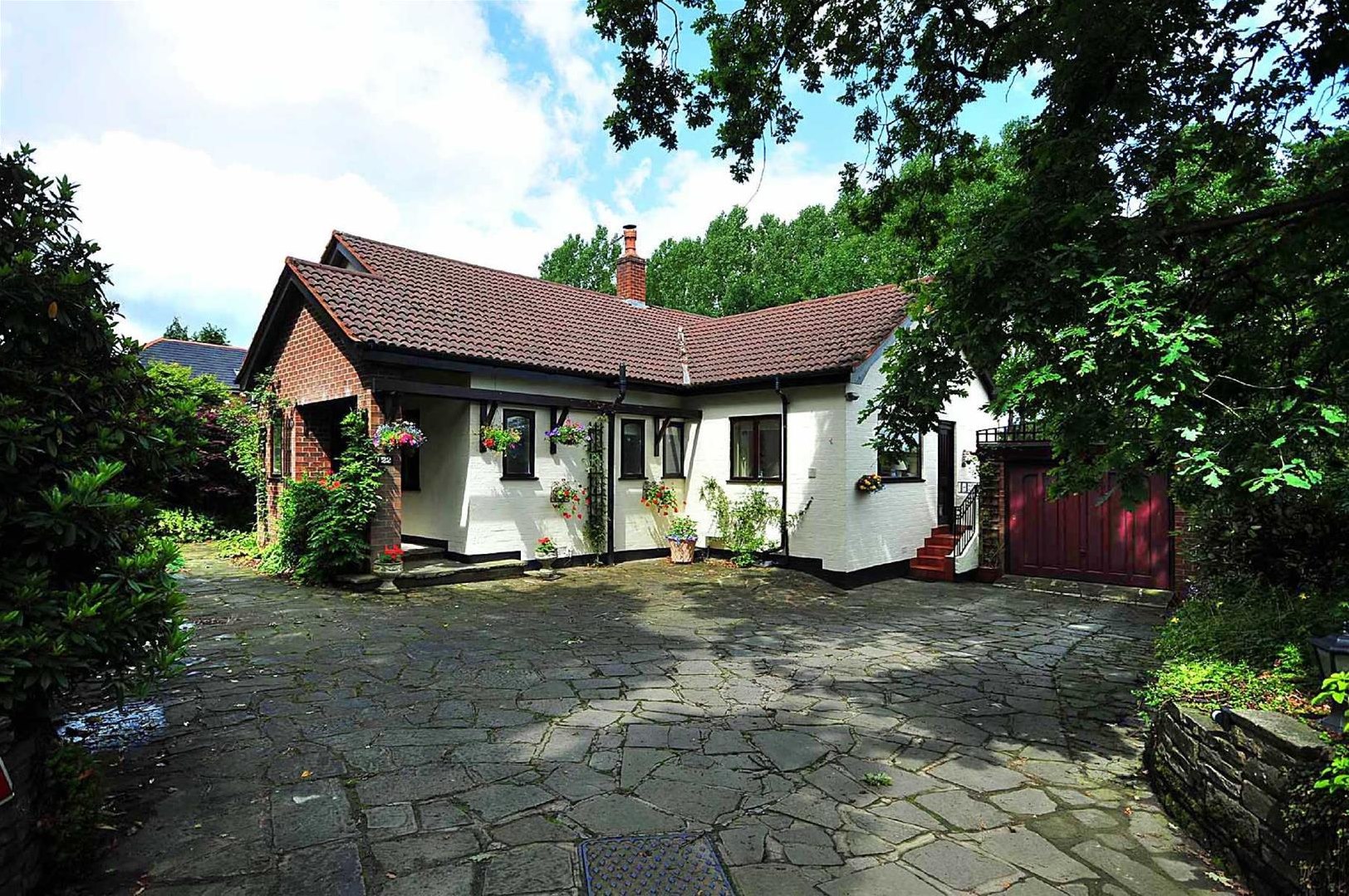 4 bedroom Detached bungalow For Sale