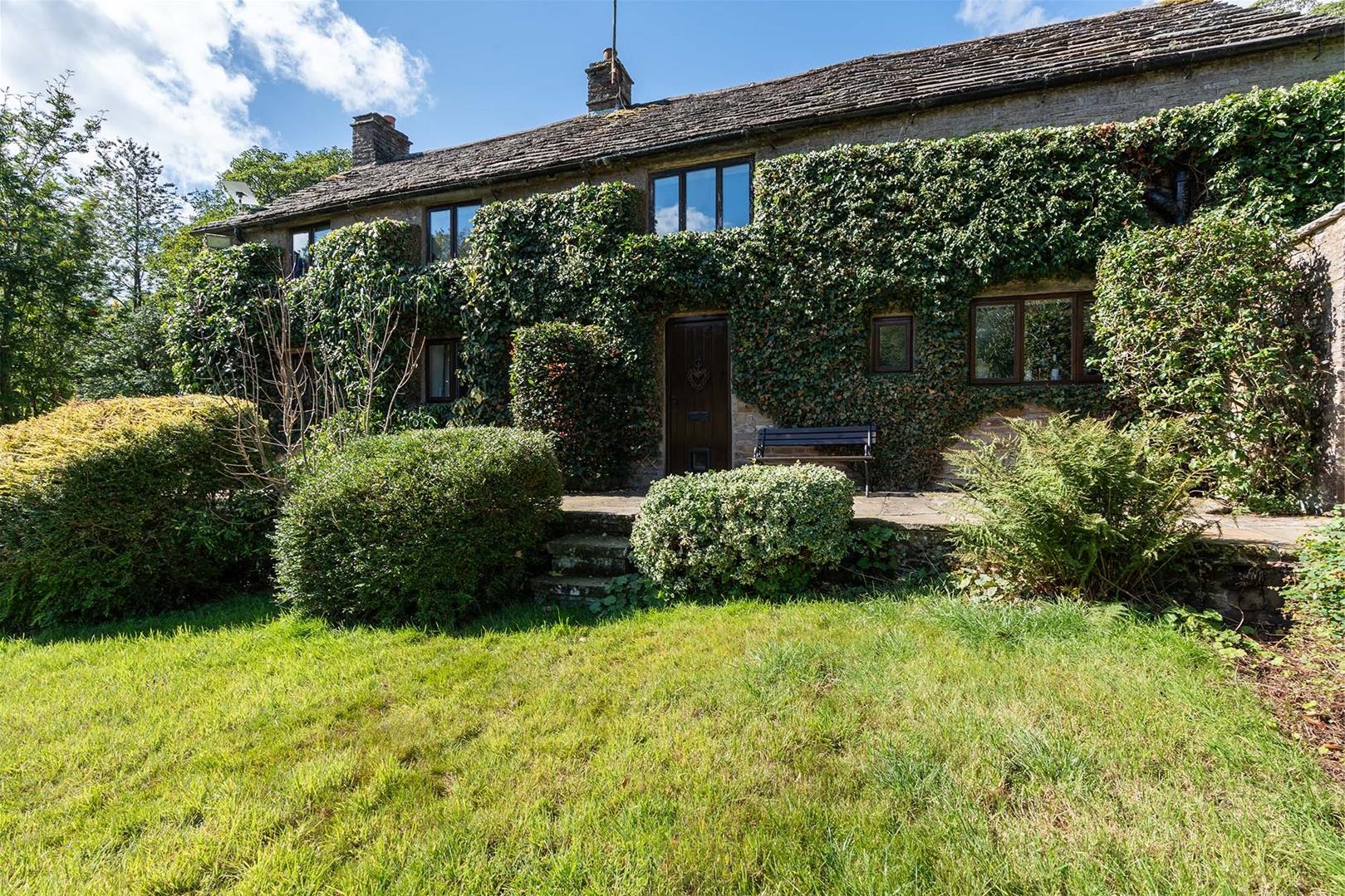 4 bedroom House (unspecified) Under Offer
