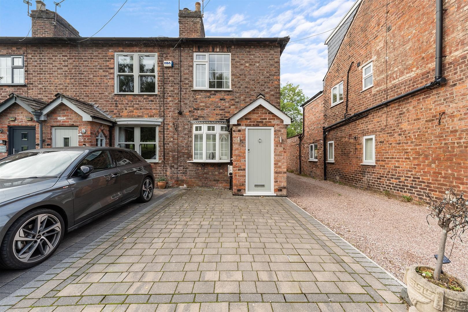 2 bedroom Cottage For Sale