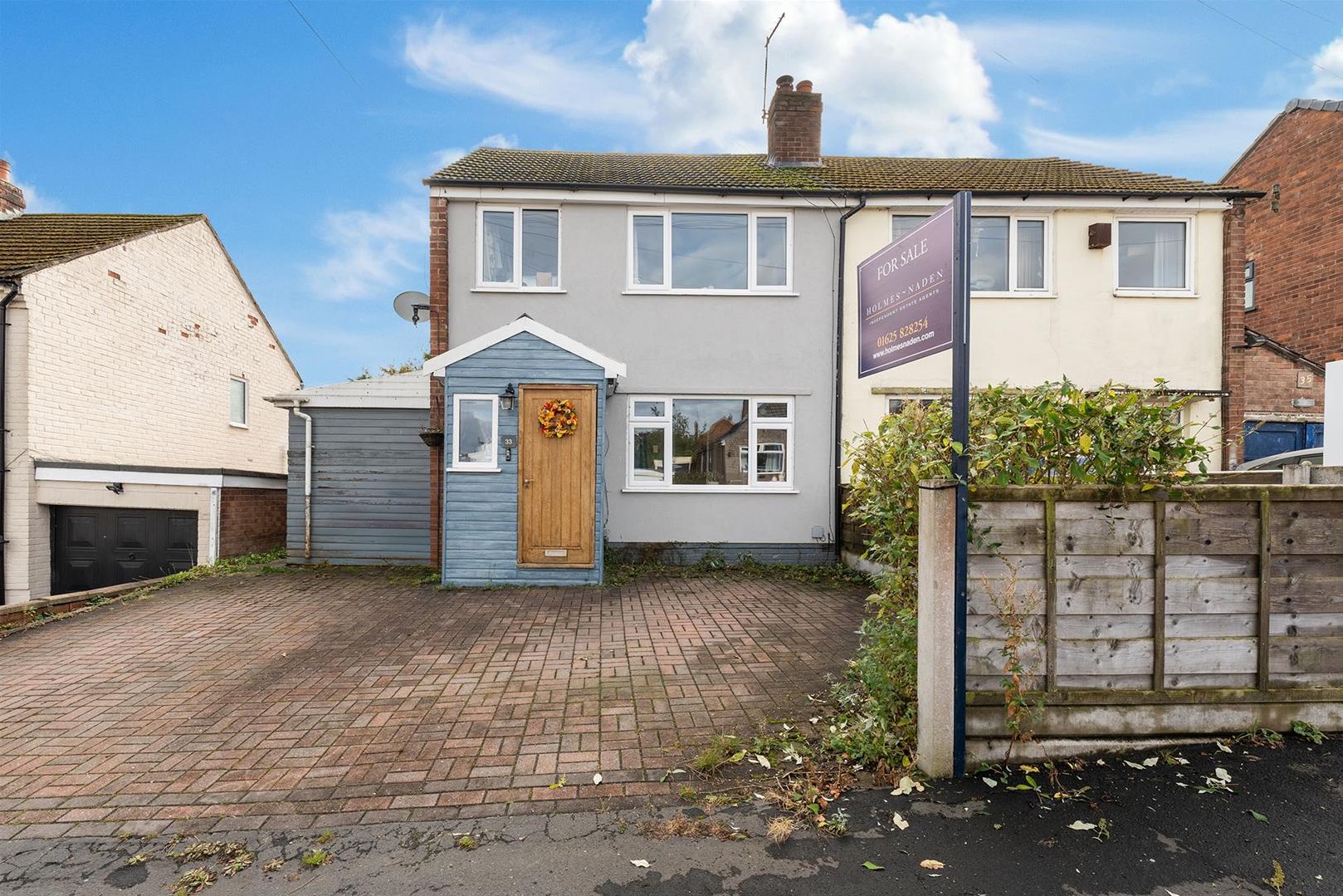 2 bedroom Semi-detached house Under Offer